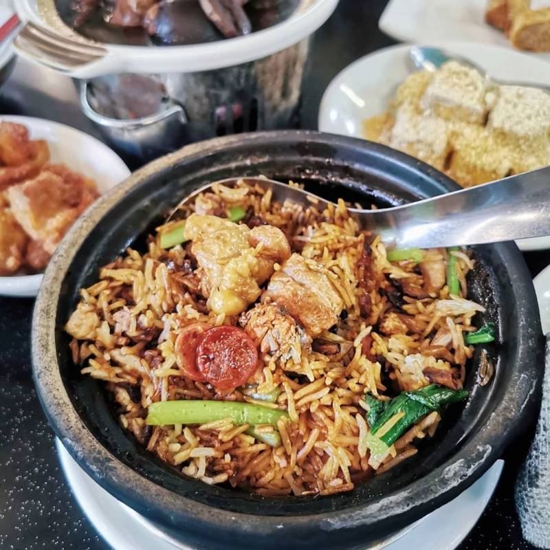 骨灰級吃貨推薦！盤點新加坡13家人氣砂煲飯 · 鹹香入味，真材實料 · 一口撩倒你的胃