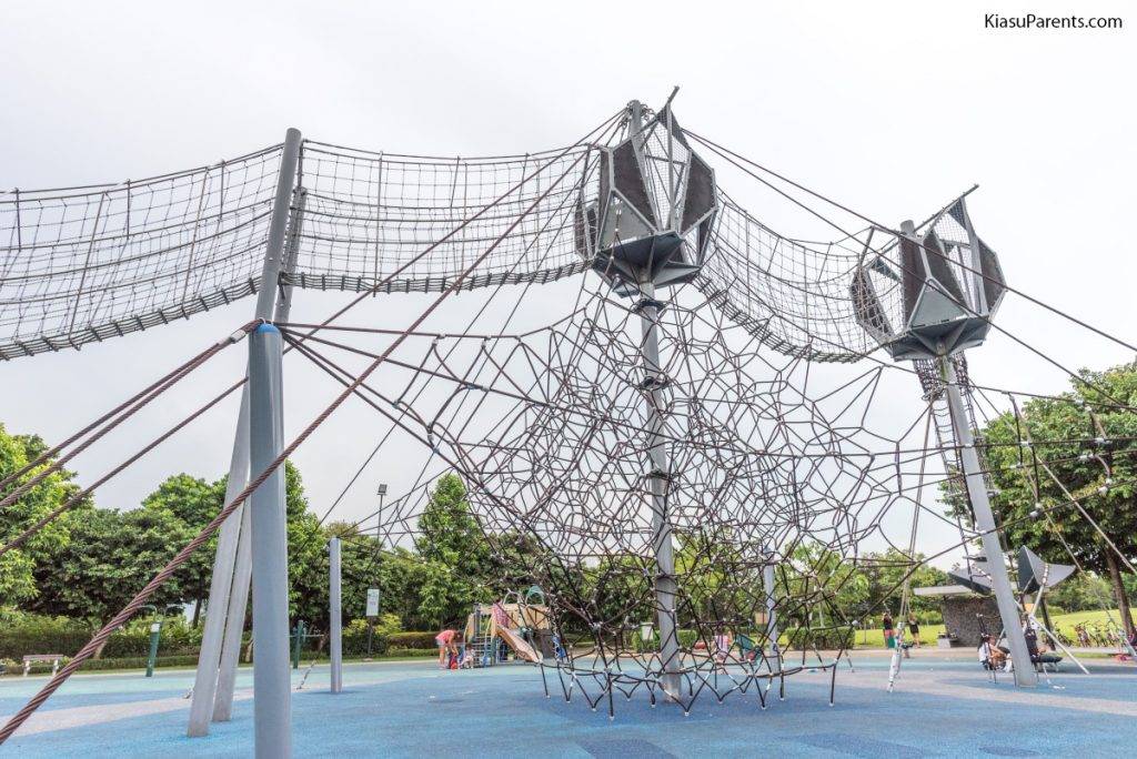 新加坡大北邊🌍 “兀蘭海濱公園”沿海長廊,眺望柔佛海峽全景🌊 免費大型空中探險設施