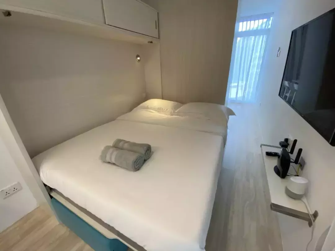 花了200多新幣，我在新加坡的“地獄”門口住了一晚