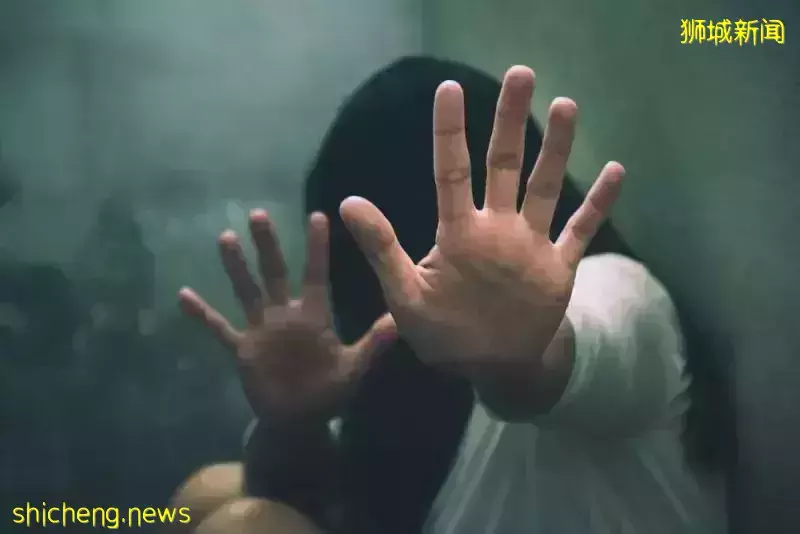 報警、投訴、法律咨詢……生活在新加坡必須知道的電話號碼，收藏這一篇就夠了