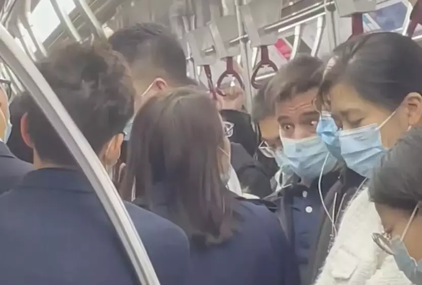 “滾出中國！” 她在深圳地鐵和老外互罵！以前華人被歧視，現輪到老外被怼
