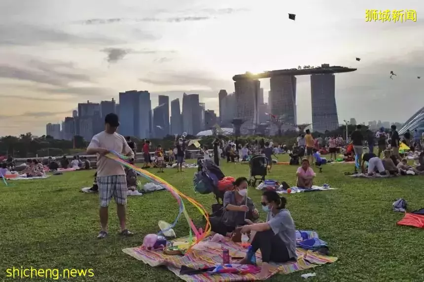 周五，新幣彙率創新高！新加坡爲這一刻等了2年，樟宜機場百萬遊客湧入