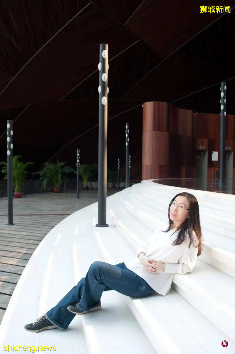 3岁登上歌剧舞台、16岁考入德国汉堡音乐与戏剧学院,看现定居新加坡的前中国国家大剧院歌剧导演汤新新的歌剧人生