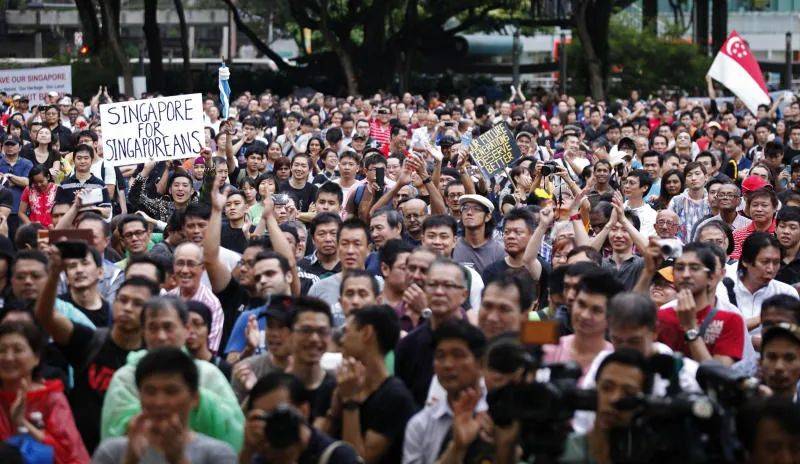 新加坡，被“溺愛”的本地人