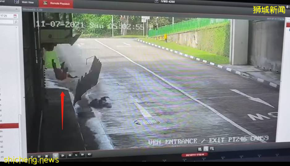 监控曝光!新加坡巴士坠落翻车这个人死里逃生,65岁司机被逮捕