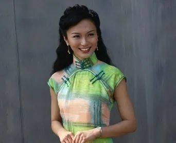 一套定制的服裝有多美？新加坡姐妹藝術時裝店打造專屬你的美!