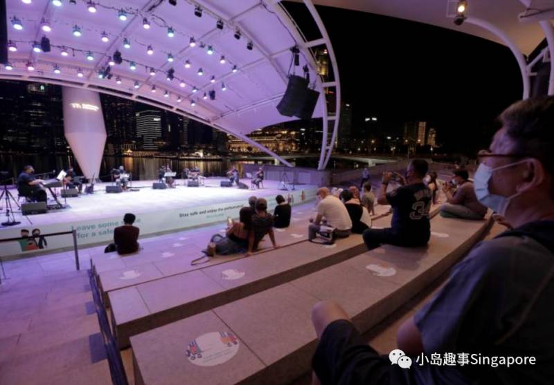 小型现场表演恢复 剧场响起久违掌声