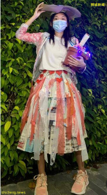 萌翻了！新加坡小水獺“揮國旗”走紅！小姐姐“另類”國慶服C位出道