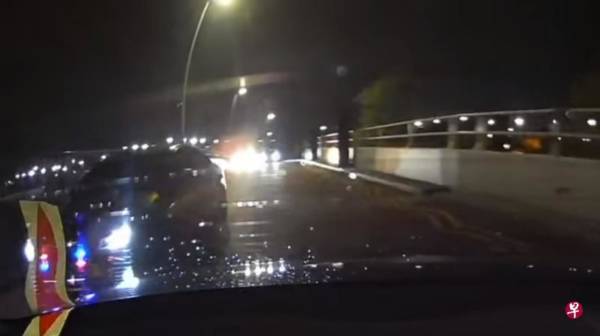 奥迪车竟装红蓝色警示灯 误导车主以为警车逼让路