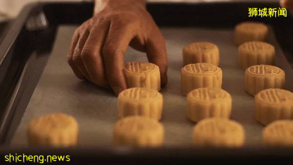 香港排队名店来新加坡!夯到爆的“皇玥饼家” 经典流心奶皇月饼🥮 现在购买可享早鸟特价,还有赠品免费拿