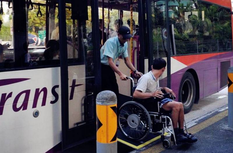 “明天就回國了!今晚,我突然想起在新加坡的50個第一次!”