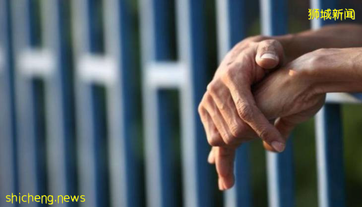 在新加坡不戴口罩的英国人,终于被判坐牢+遣返!女粉丝大闹法庭