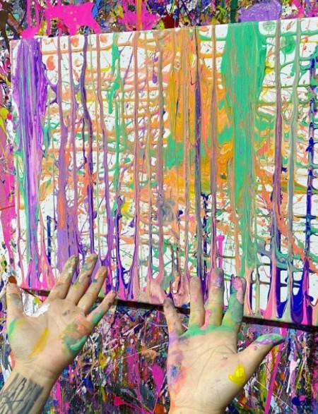 人人都是毕加索！！一起来看看新加坡首家泼水彩画室