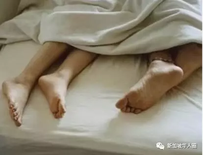 46岁按摩师和60岁女顾客开房后遭嫌弃，以性爱视频勒索万元被捕