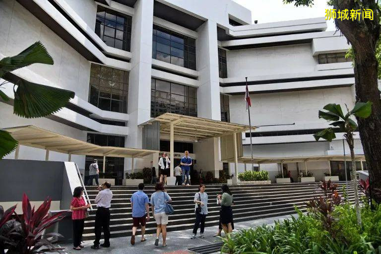 新加坡芽笼这个地方有多野?安哥开车反复冲撞另一辆车