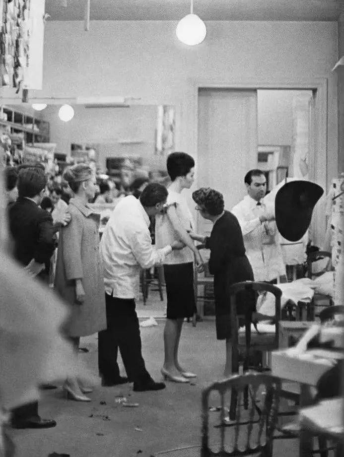 年輕人的第一件高定！讓你在極度“內卷化”的今天，穿上也能氣場全開!走路帶風