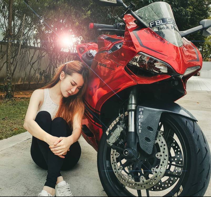 新加坡重机女神IG打卡照超吸睛,曾驱车8000公里上珠峰大本营筹款