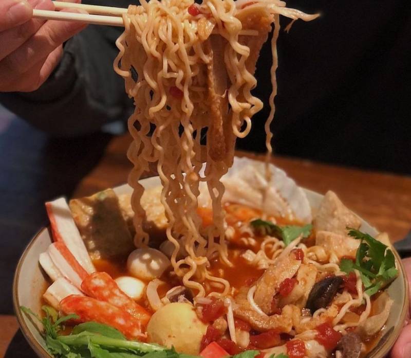 杨国福麻辣烫落户新加坡！热辣来袭，连开2家分店🌶️ 11月30日买一送一优惠活动