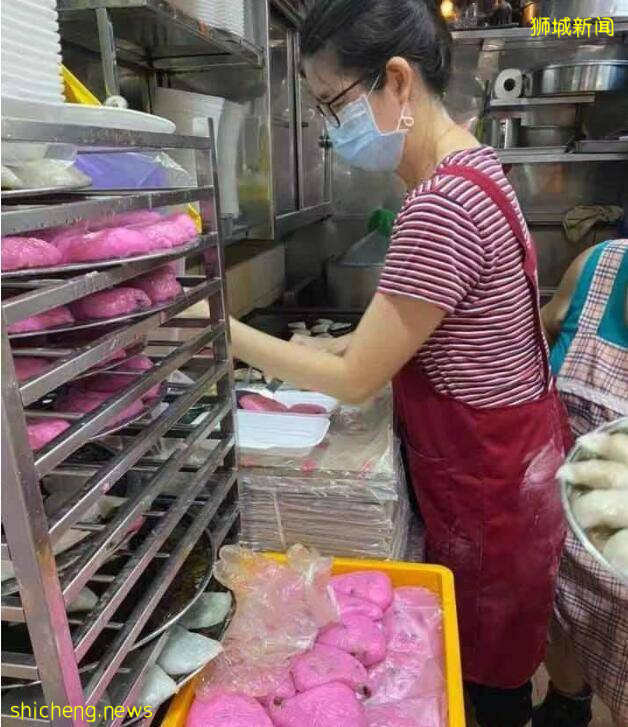可爱的“白胖子”救了新加坡的小贩们！“红皮书”引燃小贩中心生意