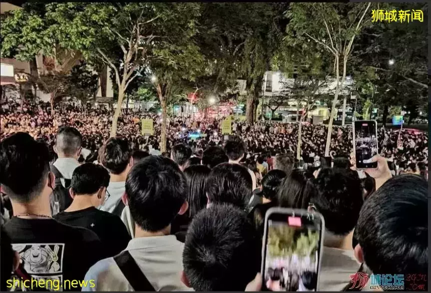場面火爆，新加坡3000人席地而坐只爲聽“中國好聲音”