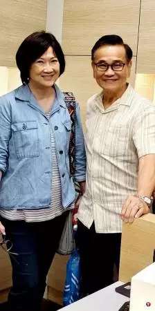 暴瘦 口腔现白色条纹 狮城资深艺人 健康亮红灯