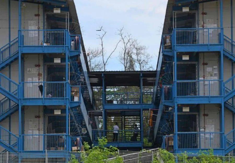 新幣兌人民幣彙率跌至一年最低點！有網友彙款回國卻被凍結，這個雷區不能踩