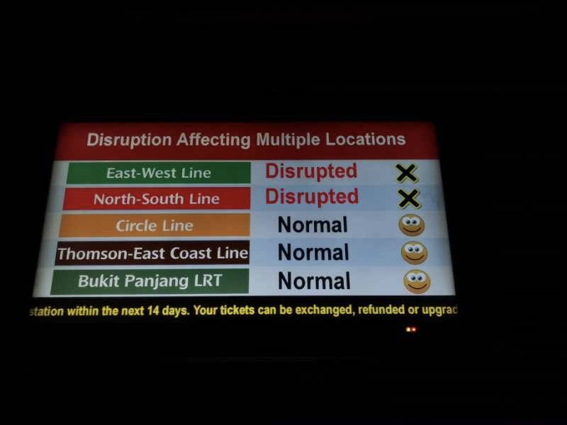 實拍!新加坡地鐵線大崩潰!人擠人,黑暗中被鎖車廂三小時