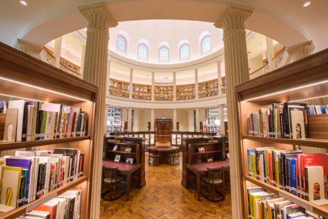 新加坡国家美术馆有一个“隐藏”的两层图书馆，准备向公众开放 