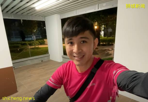 因爲疫情，他從新加坡知名銀行辭職，送起了外賣，日入200新幣