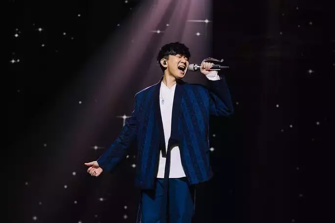 實拍:林俊傑2000人演唱會座無虛席、不設安全距離!王乙康到場