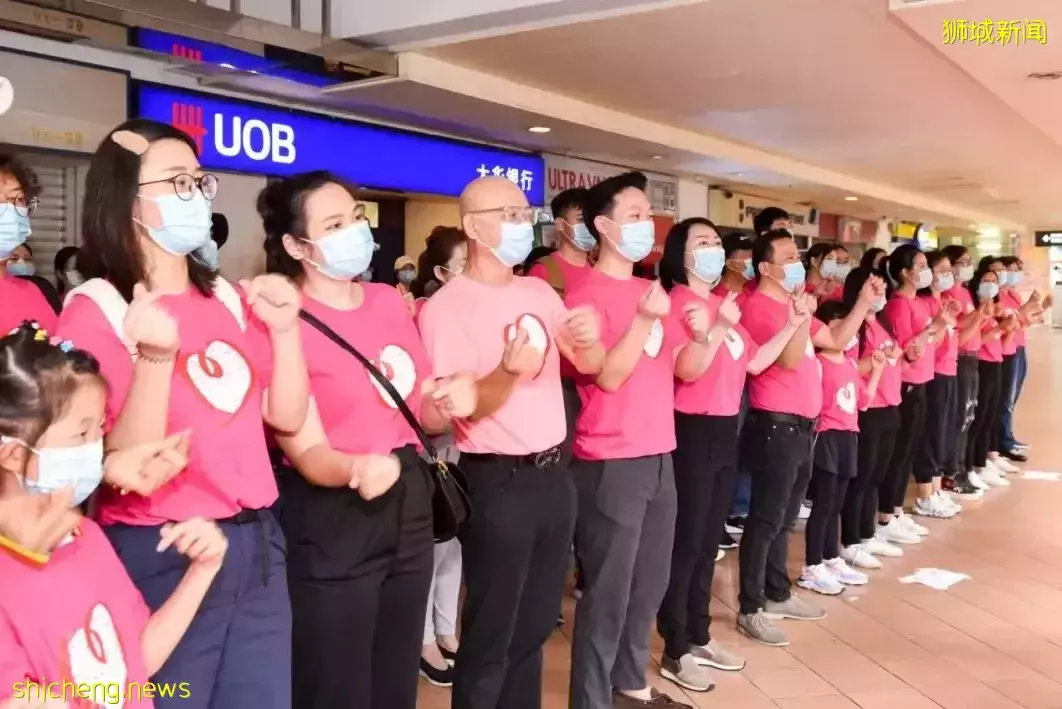 母親節當天，在新加坡的他們讓人感動落淚