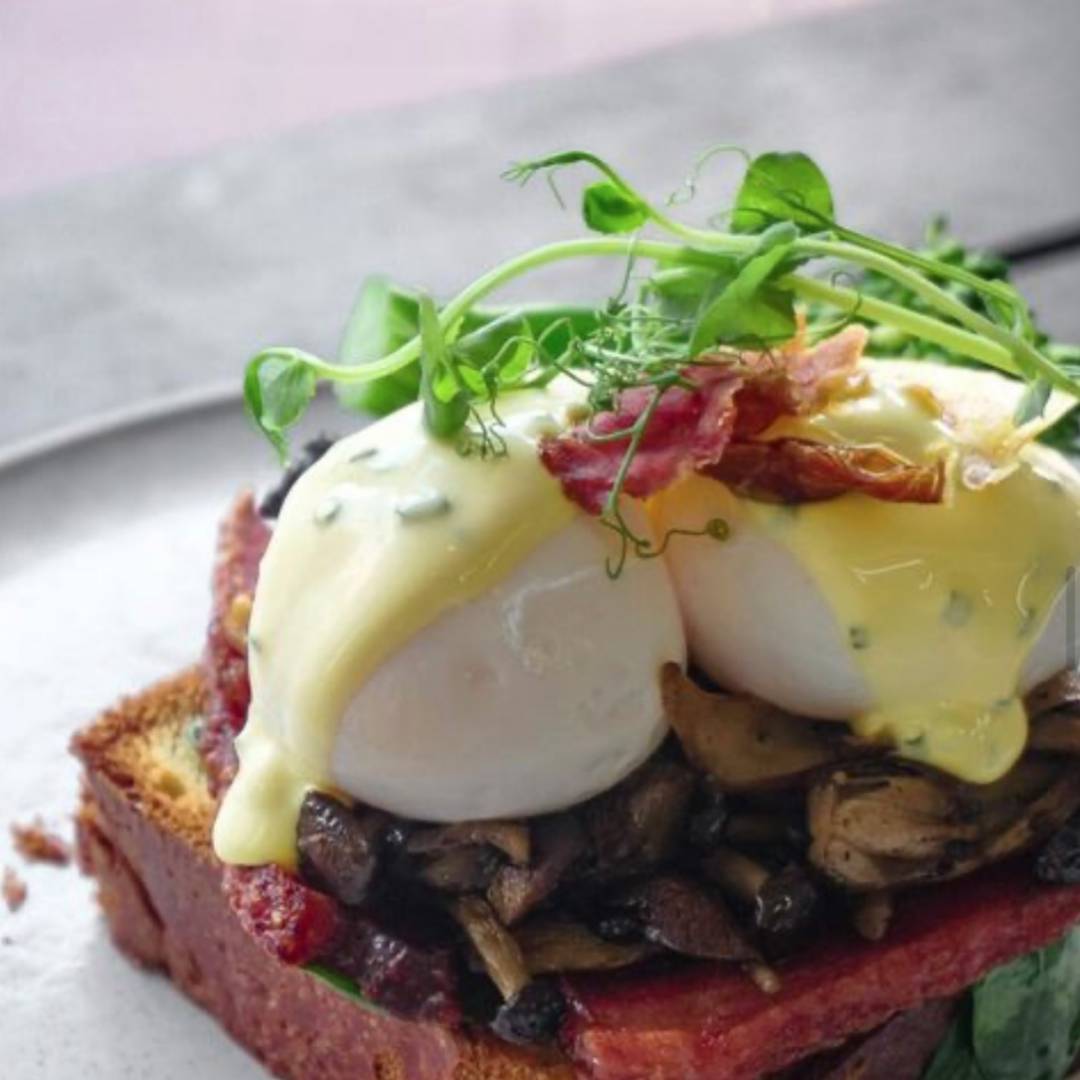 陰天的獅城，喚醒我的不是鬧鍾，而是"Egg Benedict"