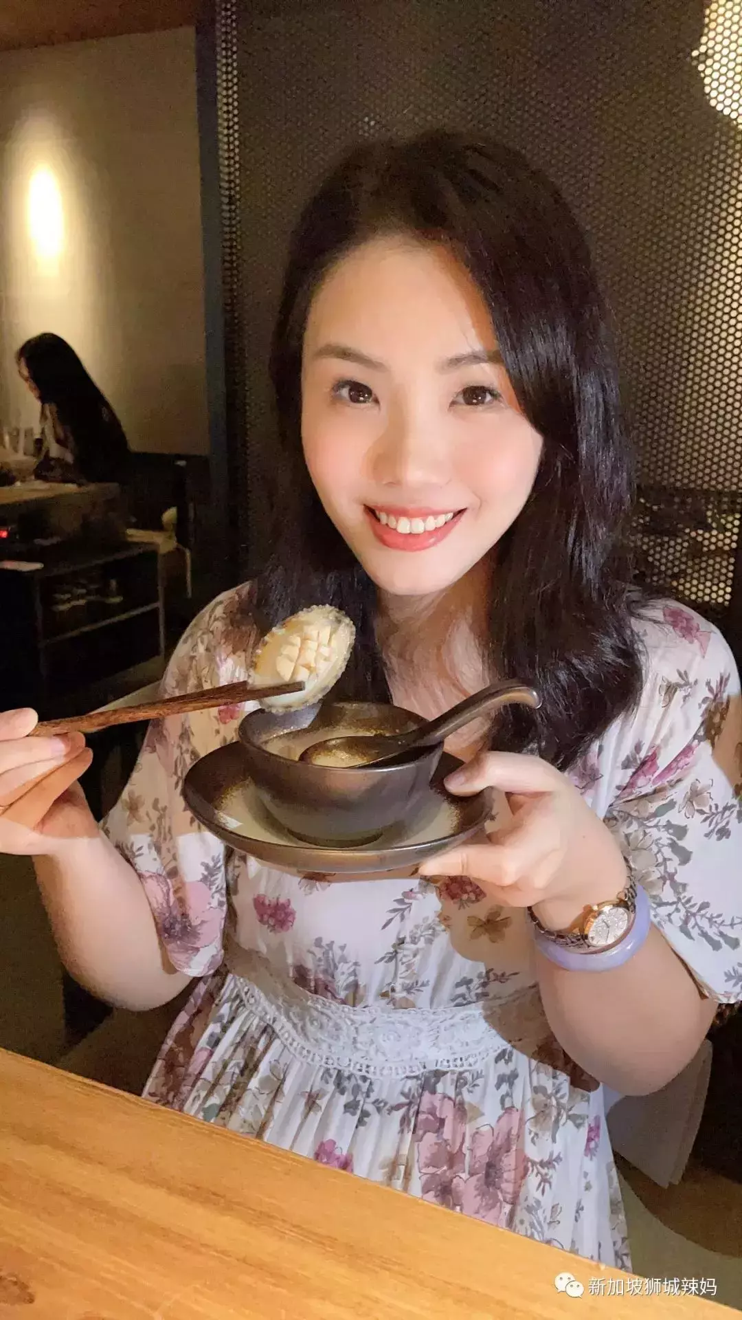 排队5小时!网红凑凑火锅来新加坡了!锅底无限续、奶茶免费喝!菜品大曝光