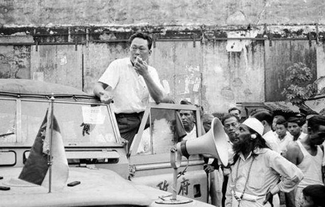 新加坡大多是华人，为何一独立就废除汉语？李光耀：汉语有个劣势