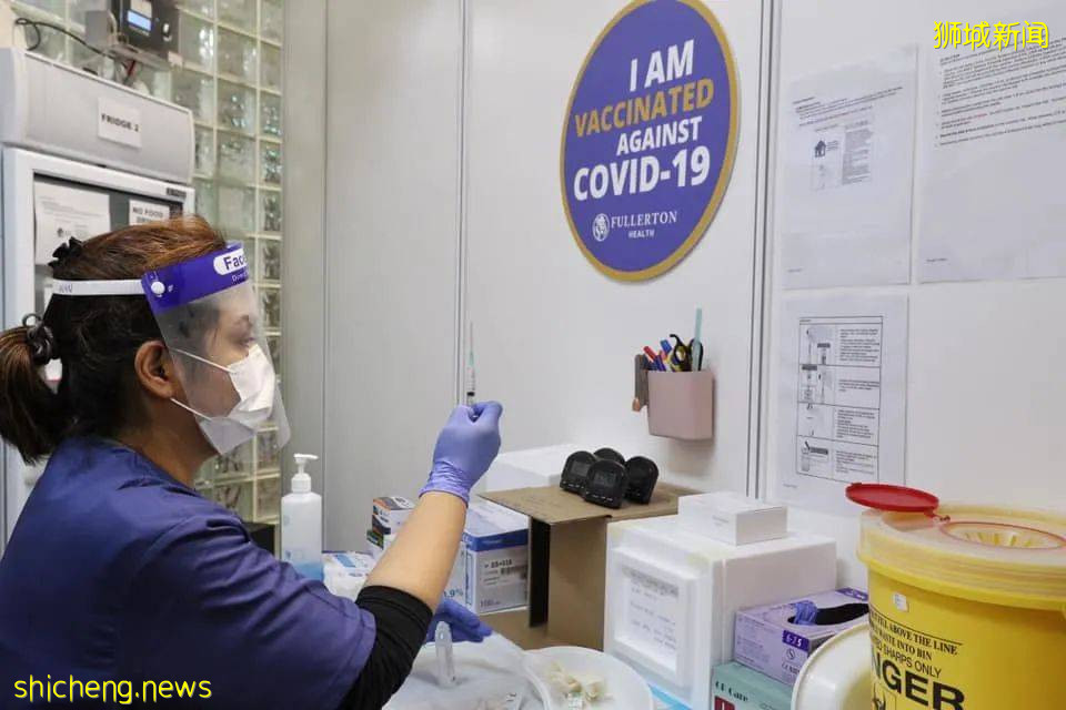 新加坡12名医生发信呼吁让儿童接种传统灭活疫苗，11人已撤回声明；专家回应：辉瑞安全有效