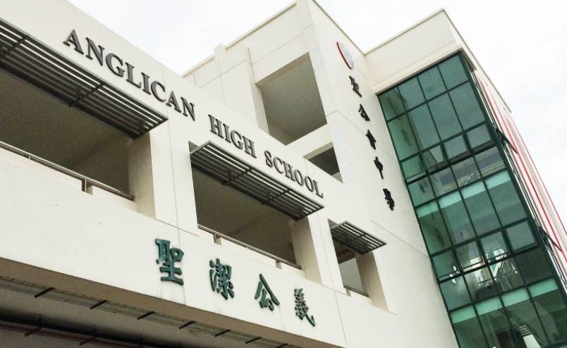 为庆祝建校65周年校庆,新加坡圣公会中学拼制巨型口罩创纪录