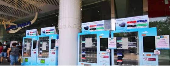 吓死宝宝了,口罩收货机里露出一只猫尾巴