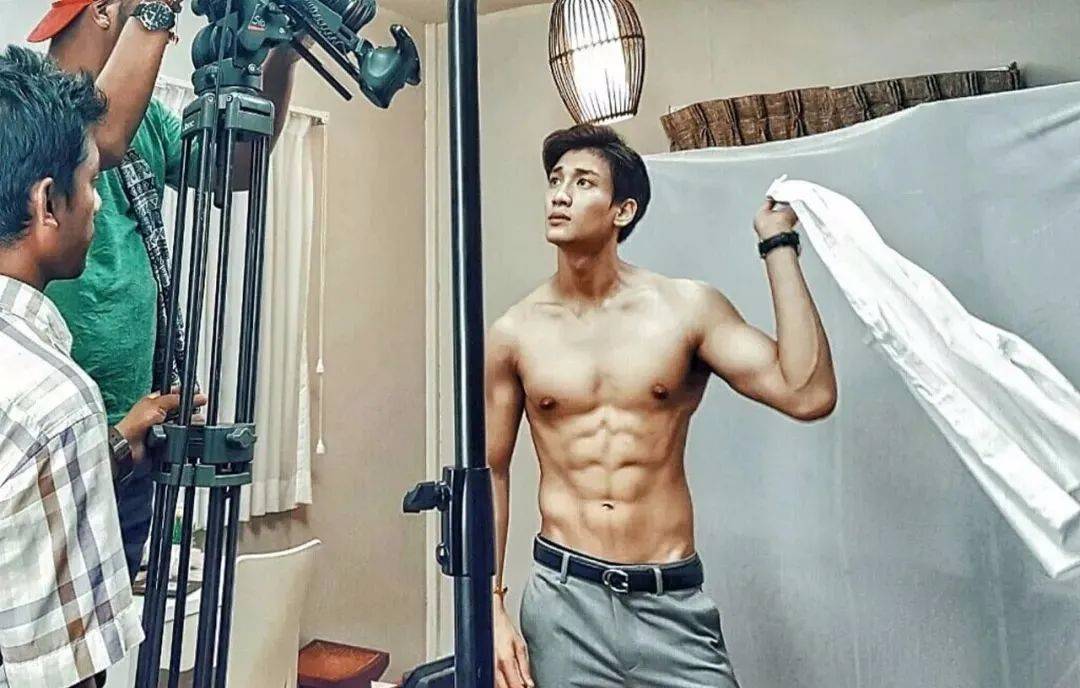 刷屏！史上最帥和尚火了！他到底是誰？新加坡10個最帥的男人表示不服