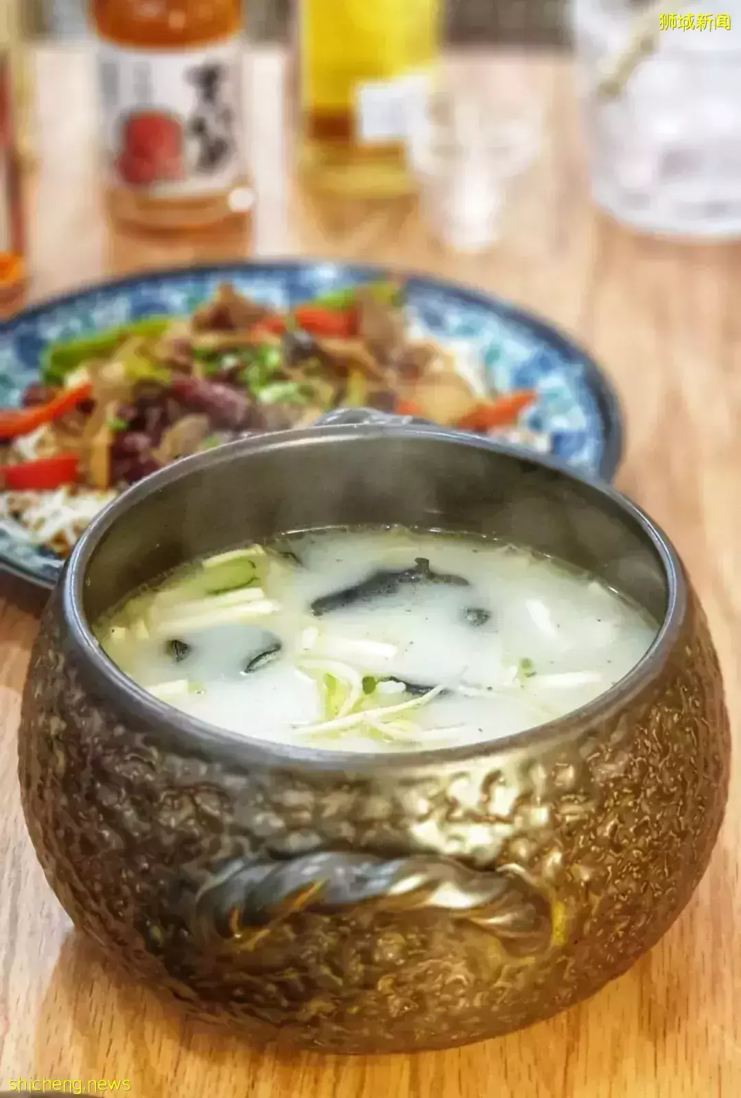 你有故事，我有羊肉煲和好酒