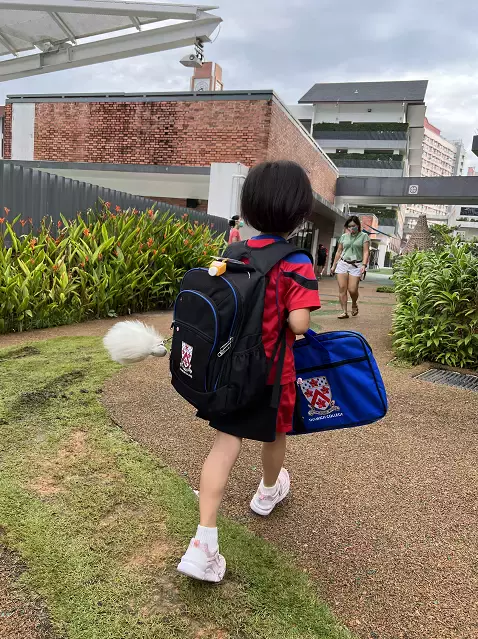 在中國有房不住、有車不開！1個月花10萬房租，“自討苦吃”來新加坡陪讀，她爲了什麽