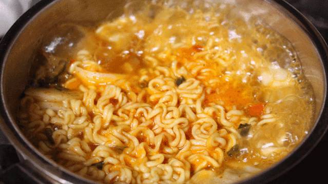 又一个被各路明星带货的品牌宣布退出新加坡，最后几天大促赶紧囤货吧