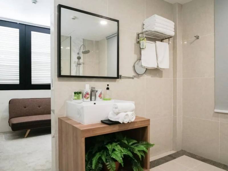 新加坡这家酒店大清仓!家具、灯饰、威士忌酒杯...都拿出来卖了