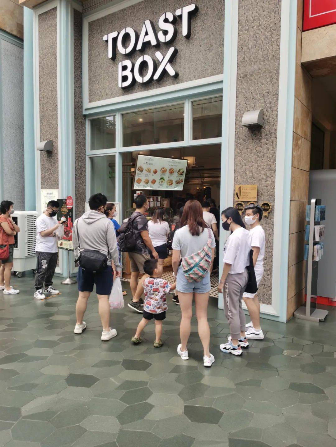 年底了 挤！爆！了