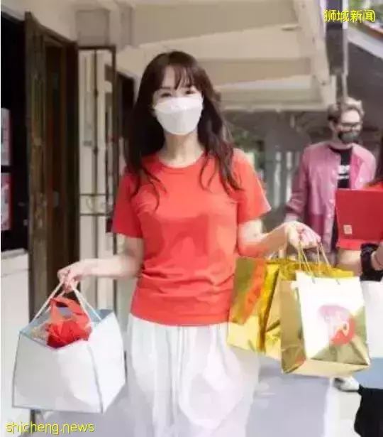 新加坡“神雕俠侶”秀恩愛，年過半百“過兒”依然獨寵“姑姑”