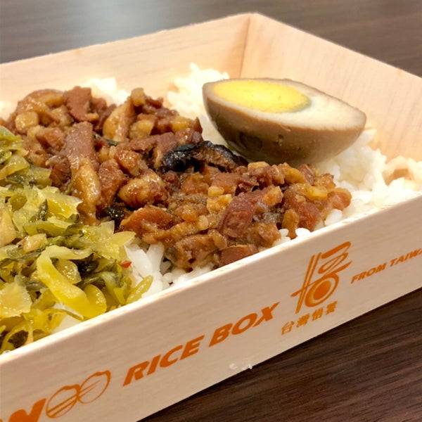 新加坡最好吃的鹵肉飯!!帶上你的味蕾假裝去台灣!!超正宗&創新鹵肉飯全覆蓋