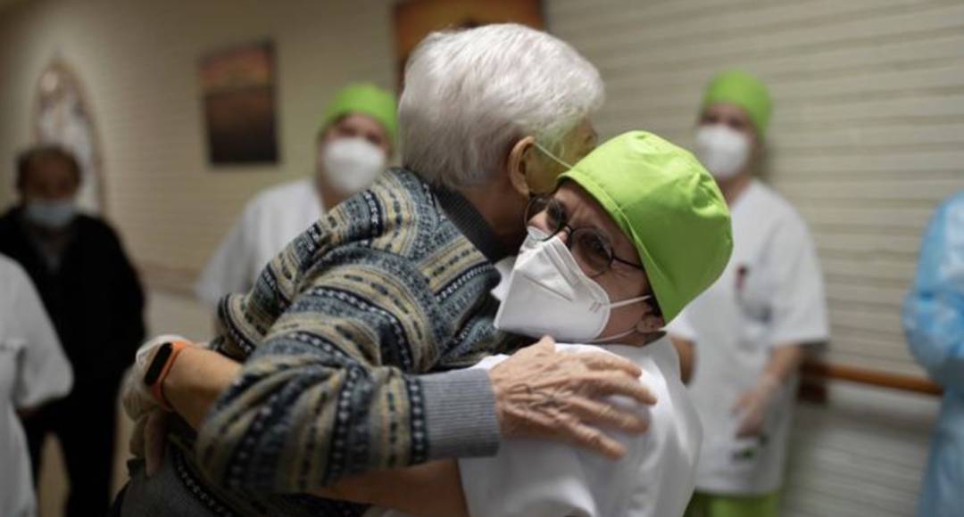 72歲老人接種疫苗後心髒驟停、生死不明!衛生部回應了