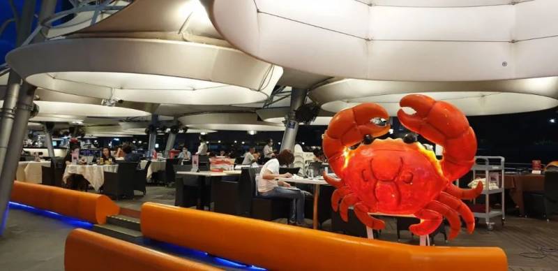 克拉码头”螃蟹之家”河畔，环境好与辣椒螃蟹美食好介绍