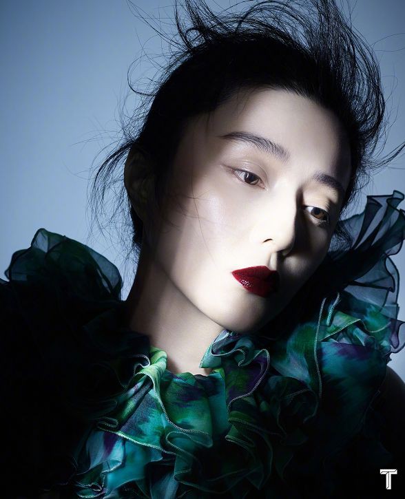 范冰冰登新加坡时尚杂志2020年首刊封面，宣告复出！