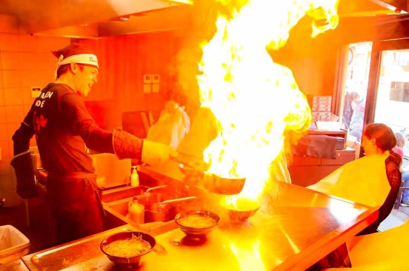 京都火拉面在新加坡开业，大家快去感受下火下的拉面吧