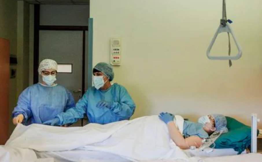 因誕下早産兒,這對馬來西亞夫婦在新加坡傾家蕩産